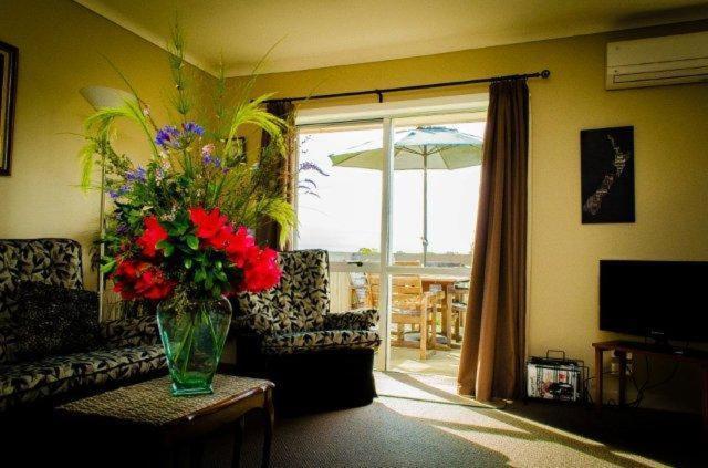 The Nunnery Hotel Te Aroha Exterior photo